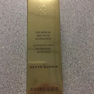 Kevyn Aucoin sensual skin fluid foundation SF 7.5